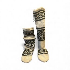 Cozy Knit Patterned Slipper Socks Made In Nepal-NWT